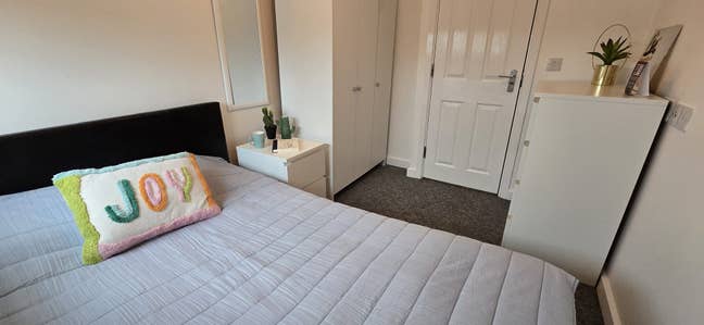 Your Top Floor Newly Refurbed Double Room! 😎 Main Photo