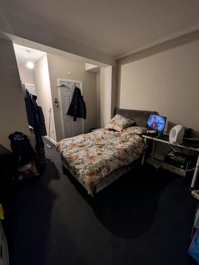 Studio with patio, Tenancy takeover  Main Photo