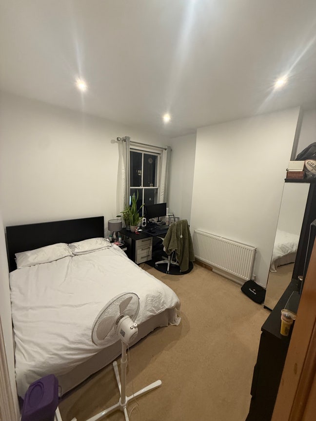 Clapham South - 3 month rent Main Photo