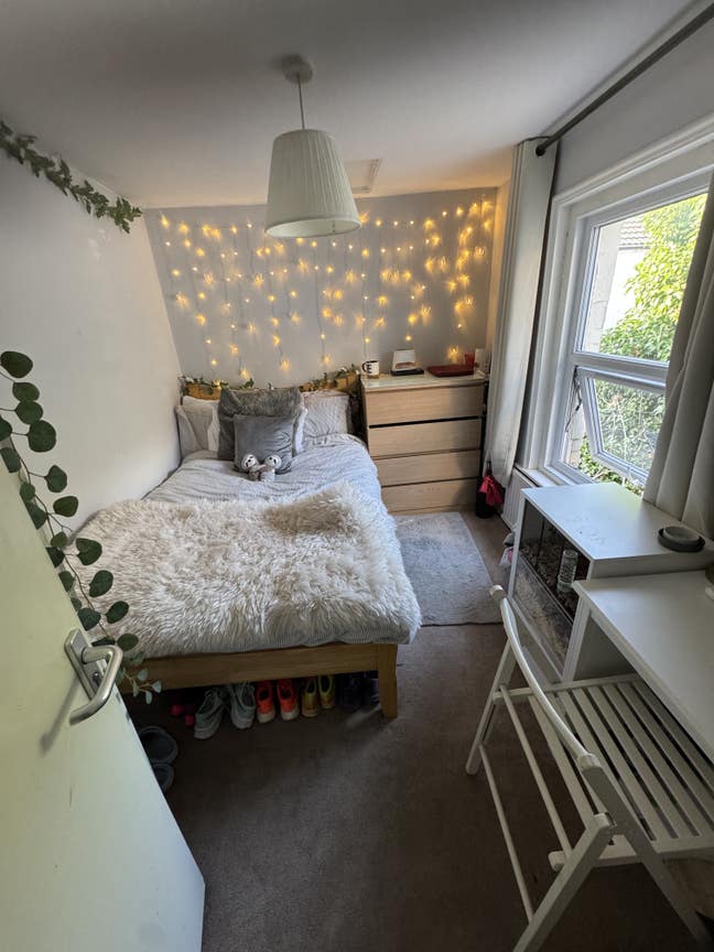 Double Room in a quiet female house Main Photo