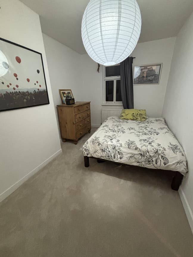 Lovely furnished room with excellent tube links  Main Photo