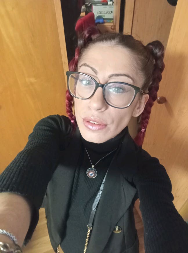 I am a female aged 31 looking for room Main Photo