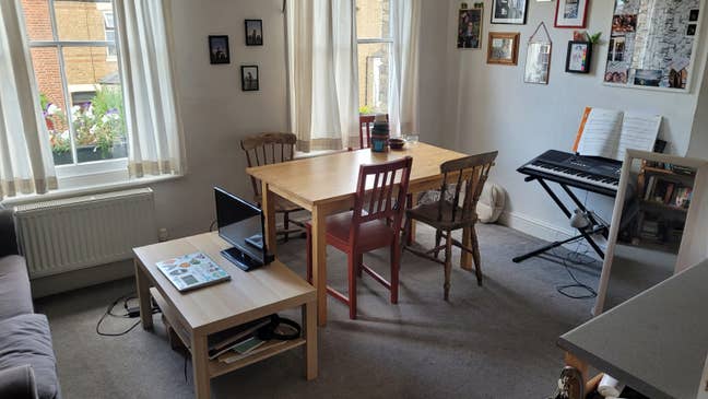 Two bedrooms and private sitting room available Main Photo