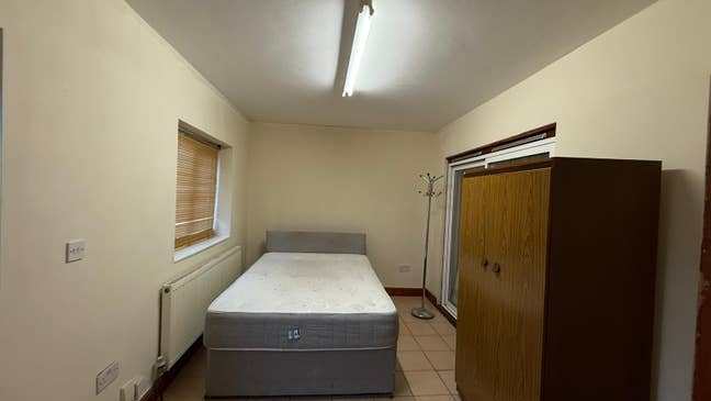 Spacious Ensuite Room Available – South Harrow Main Photo