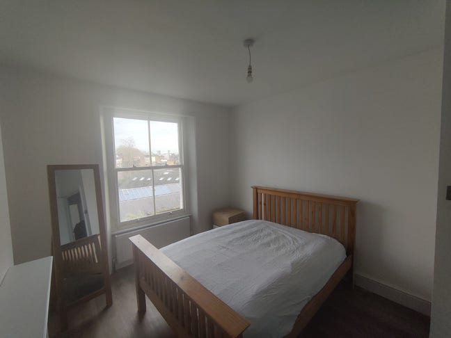 Newly Refurbished 2 Bedroom Flat Main Photo