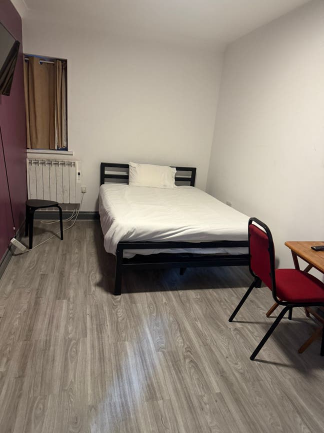 Twin Master Double Room to let in  Barking,  IG11 Main Photo