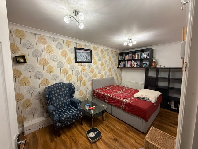 &pound;450 for a full Room Alone/ &pound;300 for sharing girls Main Photo