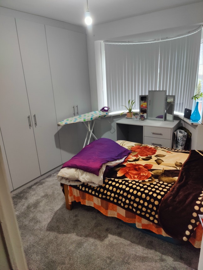 Double bed furnished room for sharing  Main Photo