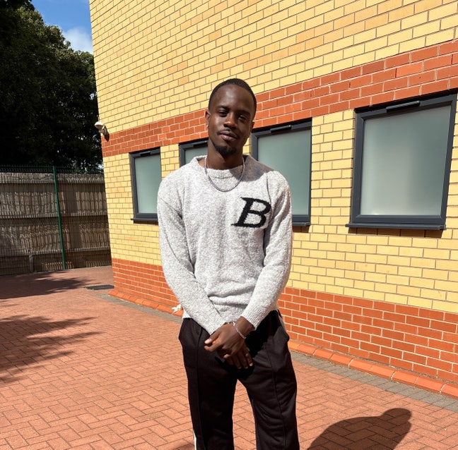 Looking for a flatmate for a 2 bed apartment  Main Photo