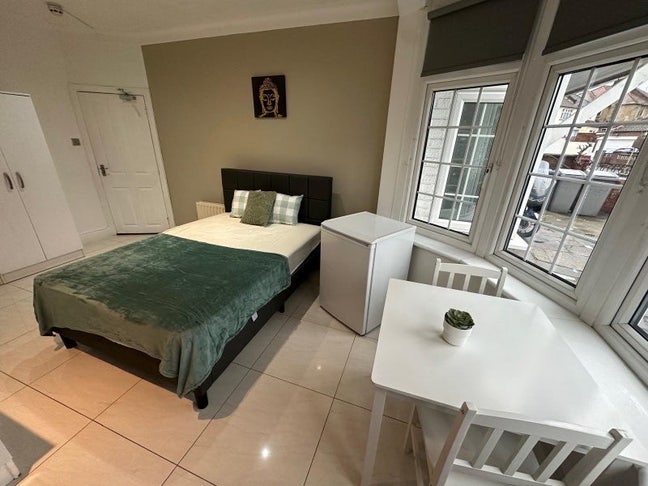 ✨🏡 Studio Flat to Let in/ Dollis Hill Main Photo