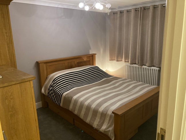 Double bedroom to rent / use of house  Main Photo