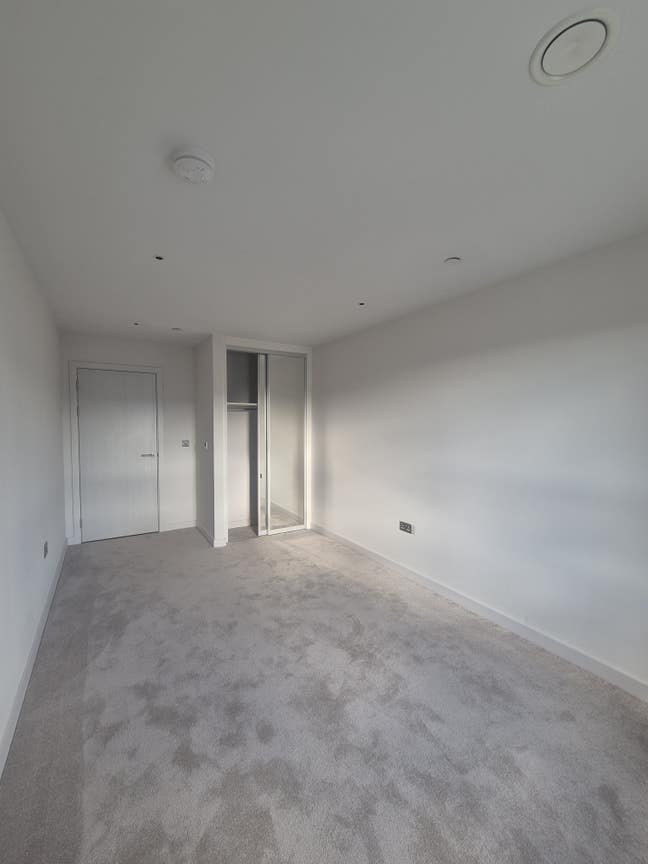 A large room in a modern built Main Photo