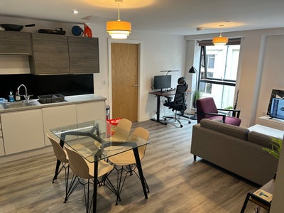 Double room in quayside flat Main Photo