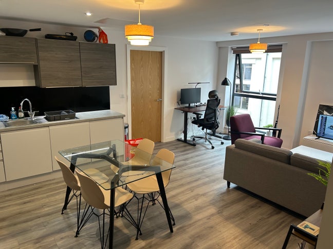 Double room in quayside flat Main Photo