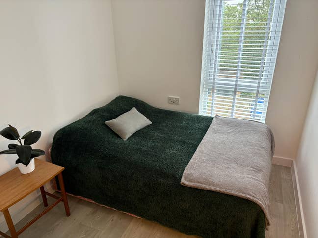 Furnished room Mon-Fri Main Photo