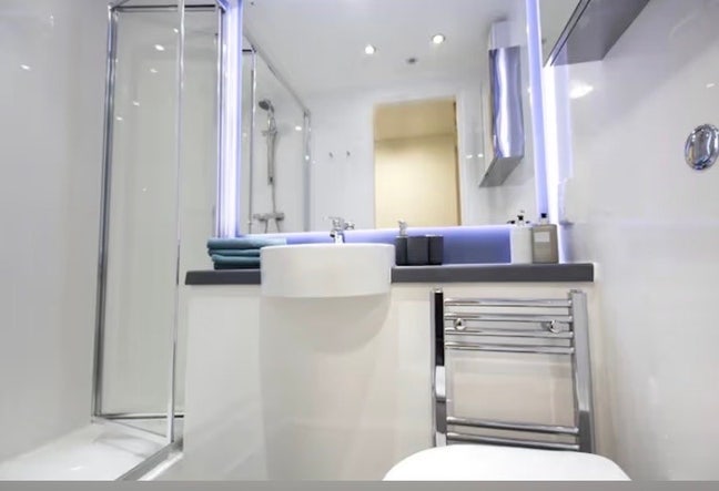 Ensuite room for immediate replacement  Main Photo