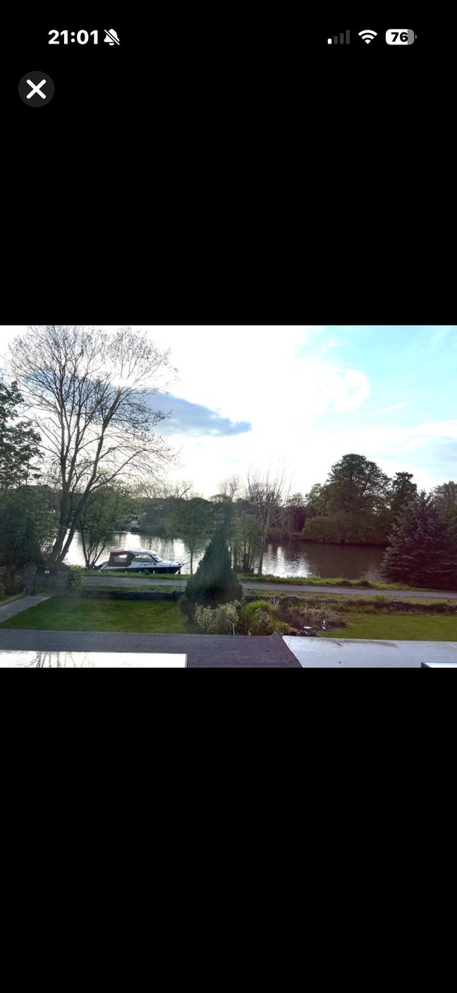 Stunning Riverside Exec Hse Dble Rm ensuite +bills Main Photo