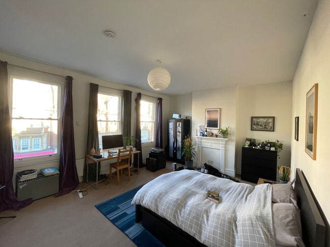 Large Top Floor Double room in Barnes Main Photo