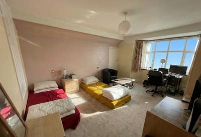 Large Double Room  Main Photo