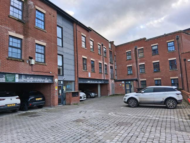 Room in Two Bed Flat available to rent Macclesfiel Main Photo