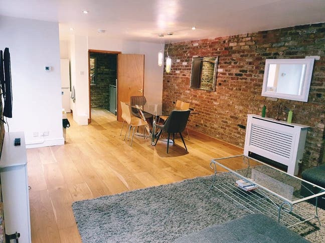 Spacious Double Room in Quiet Gated Apartment – N1 Main Photo