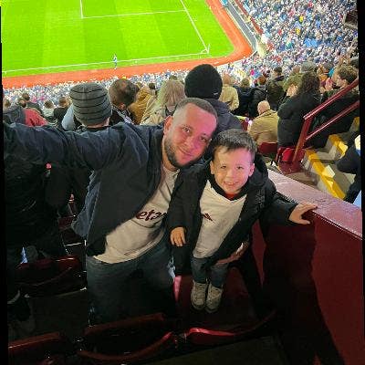 Professional Male seeks a single or double room Main Photo