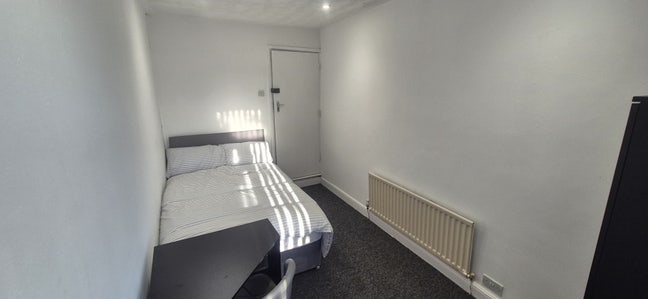 Comfortable Room close to Wolverhampton Centre Main Photo