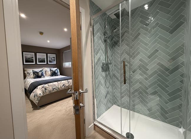 😍 Brand New Ensuite Rooms (7Sr) Main Photo