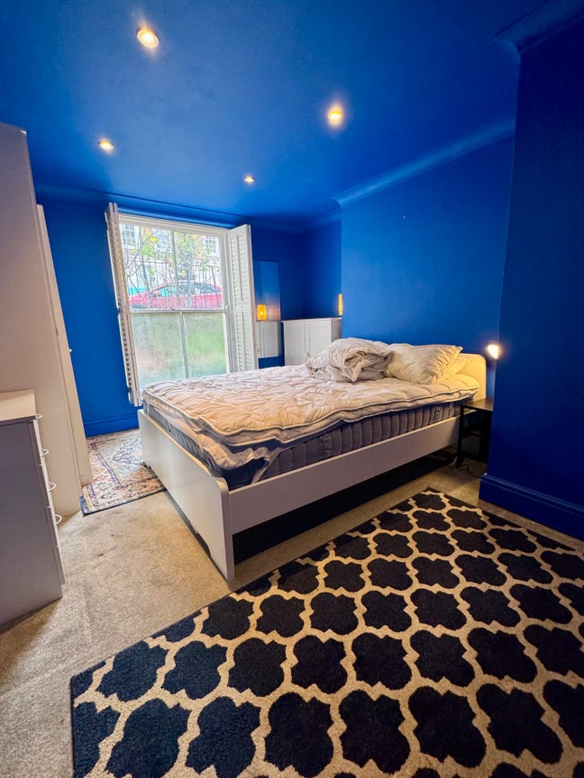 King room available in Kennington Main Photo