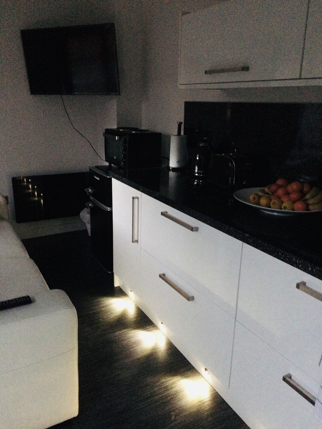 Modern Studio Close to Hospital  Main Photo