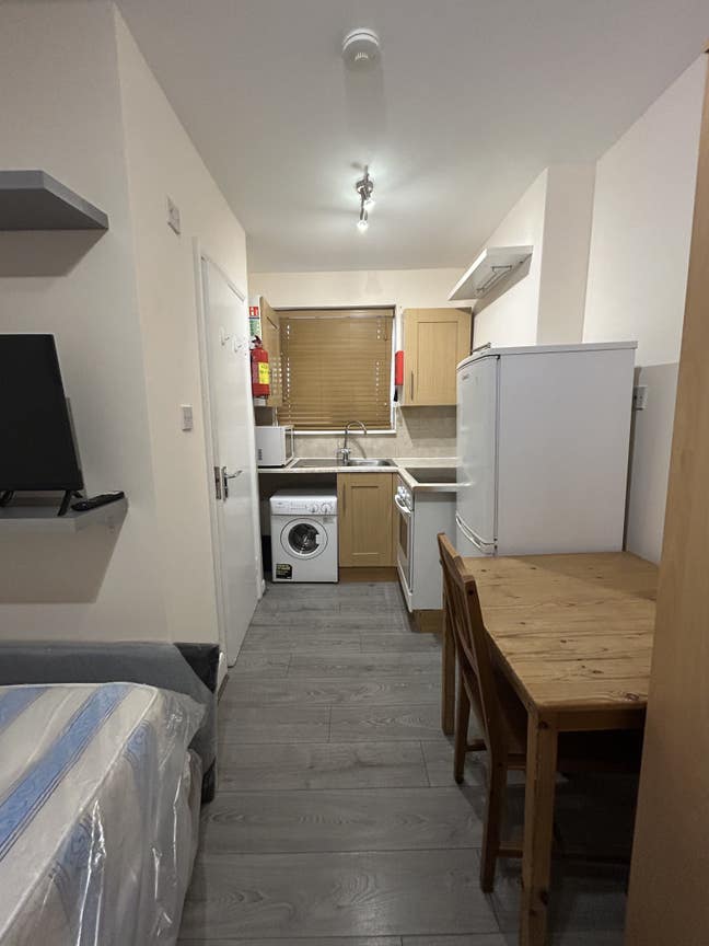 Cozy Studio 5 Mins from All Amenities in NW2 Main Photo