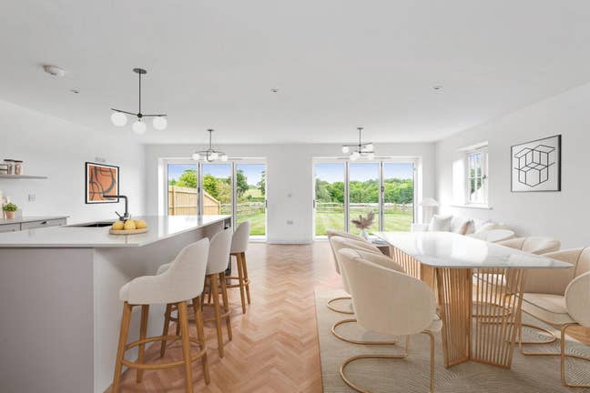 High-Spec Double En-Suite Room in New Build Home Main Photo