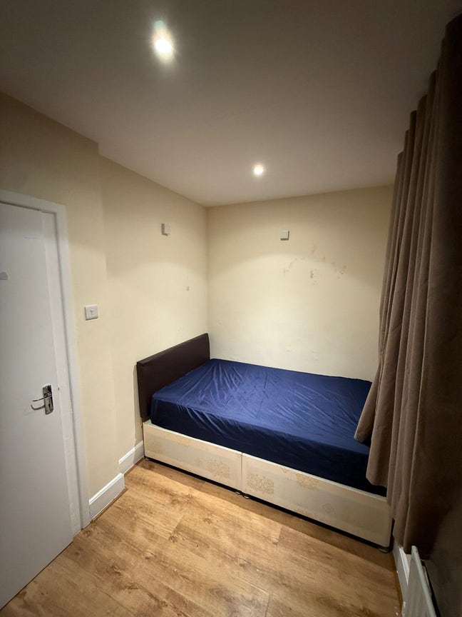 Beautiful rooms in Illford (Half Deposit🔥)  Main Photo