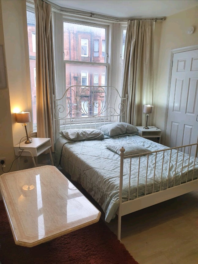 A beautifully furnished room in G73 2bw Main Photo