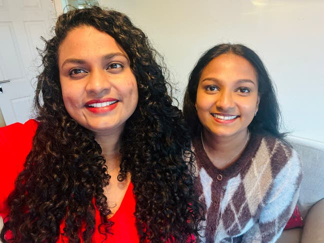 2 Professional sisters looking for a flat/studio Main Photo