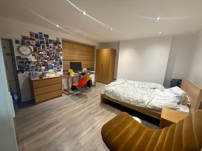 Room Takeover in Fitzrovia Main Photo