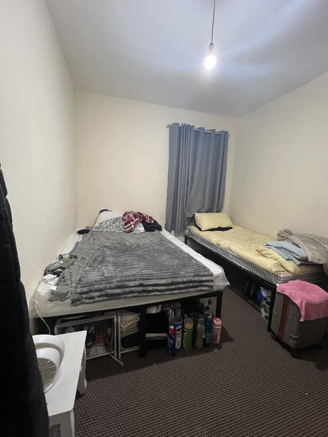 Bed space available for 1 girl  Main Photo