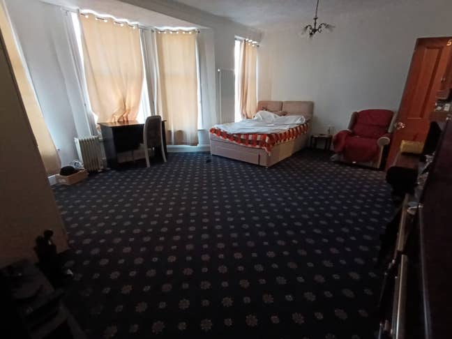 A massive house, must see! Main Photo