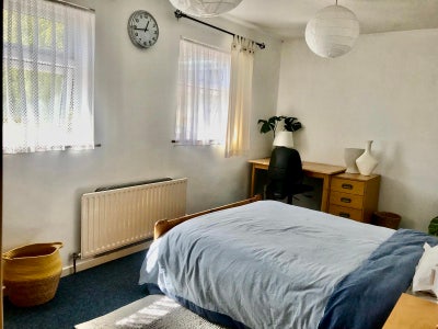 Extra Large Double Room - GatwickAirport & Horley Main Photo