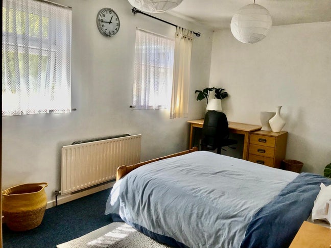 Extra Large Double Room - GatwickAirport & Horley Main Photo