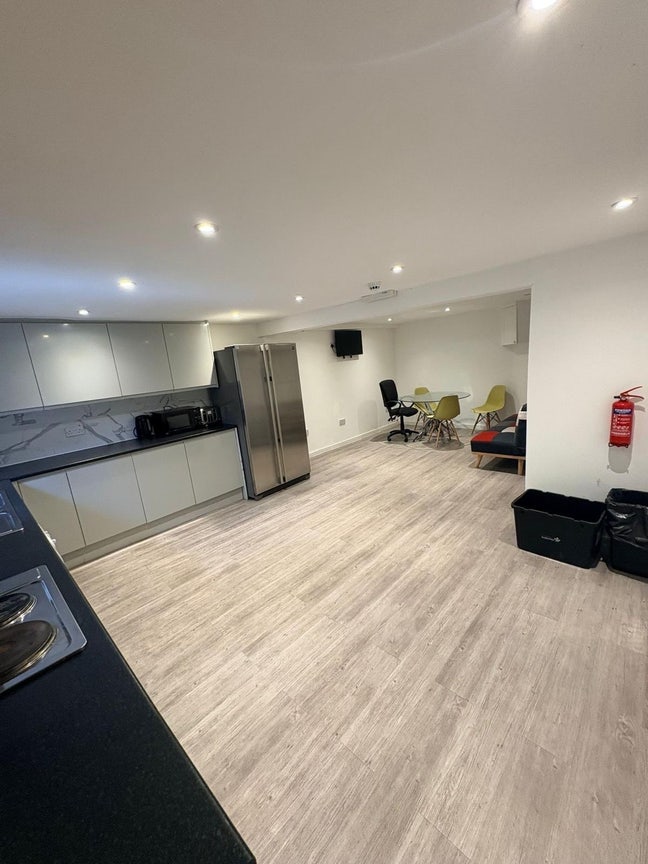 Large Double room to rent - Goodmayes  Main Photo