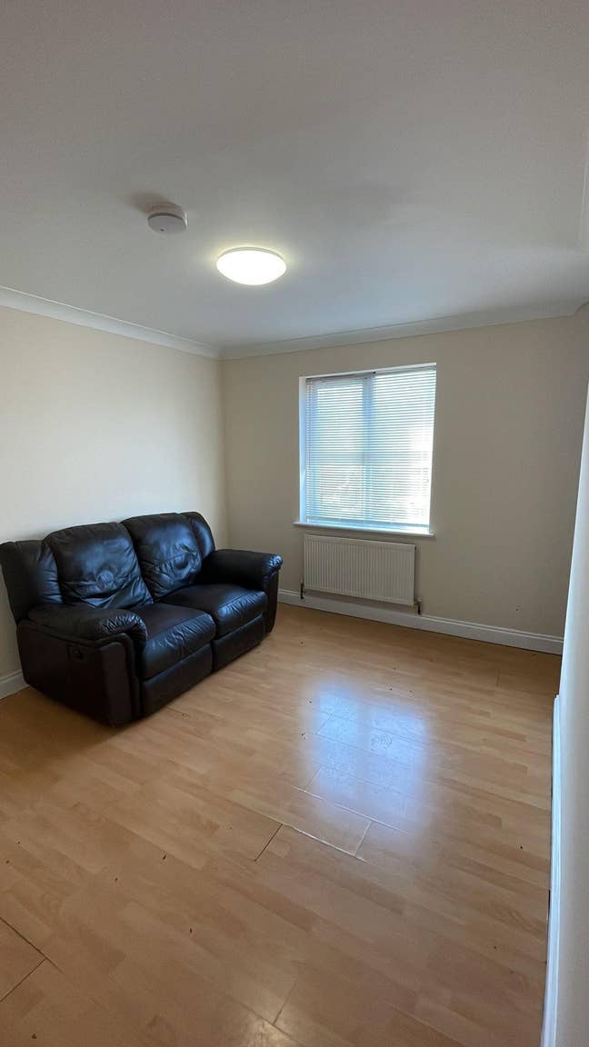 Modern 1-Bed Flat in Luton Town Centre – Available Main Photo