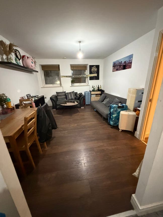 Female Roommate Wanted – Shared Room in Stratford Main Photo