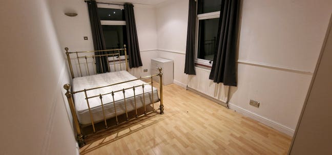 Large double room available  Main Photo