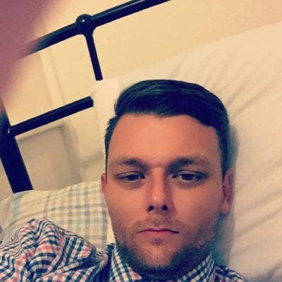 Looking for studio or room with private bathroom  Main Photo