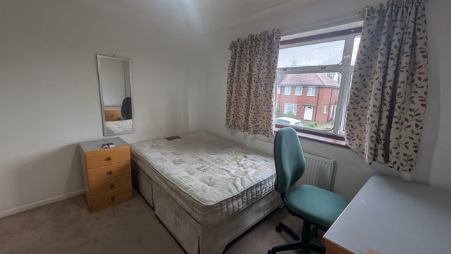 Single Room with Double Bed - Uxbridge, UB8 Main Photo