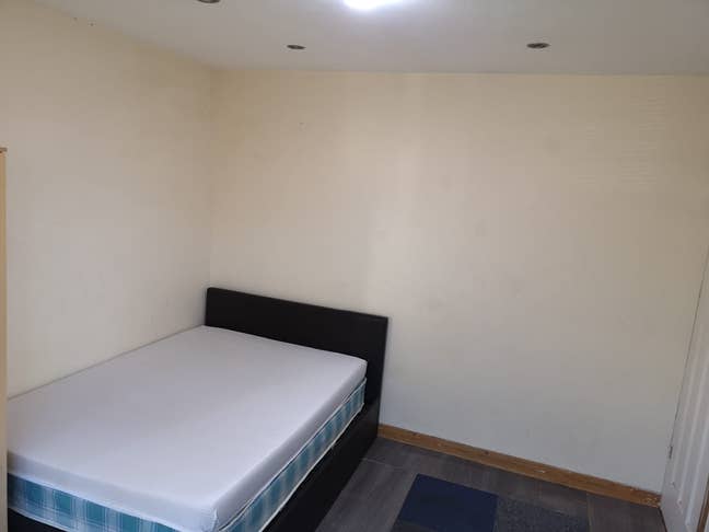 Double Bedroom available in Edmonton N9 Main Photo