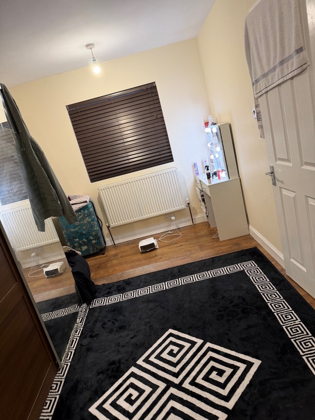 Double Room Available – Langley Green Main Photo