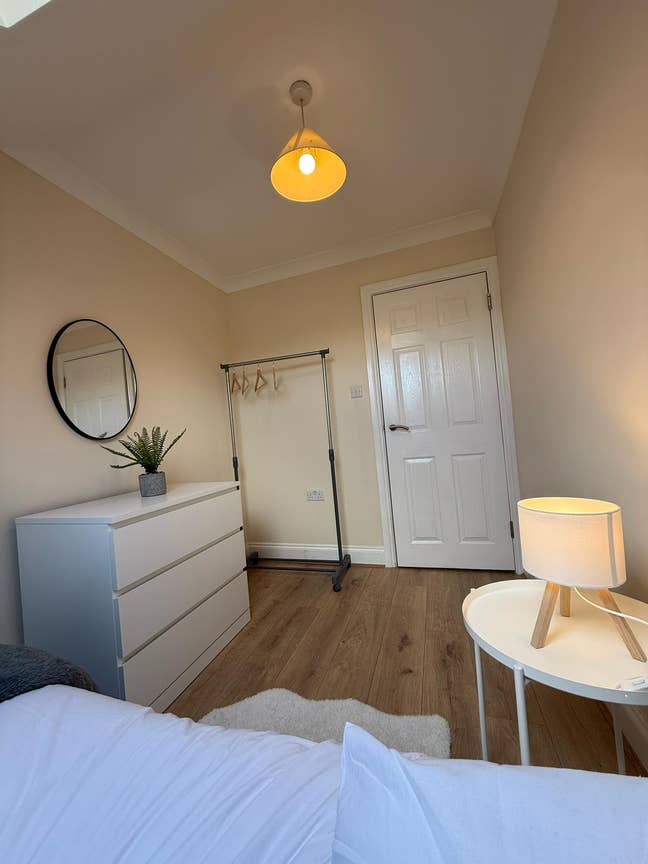 Single room near Redhill Station  Main Photo