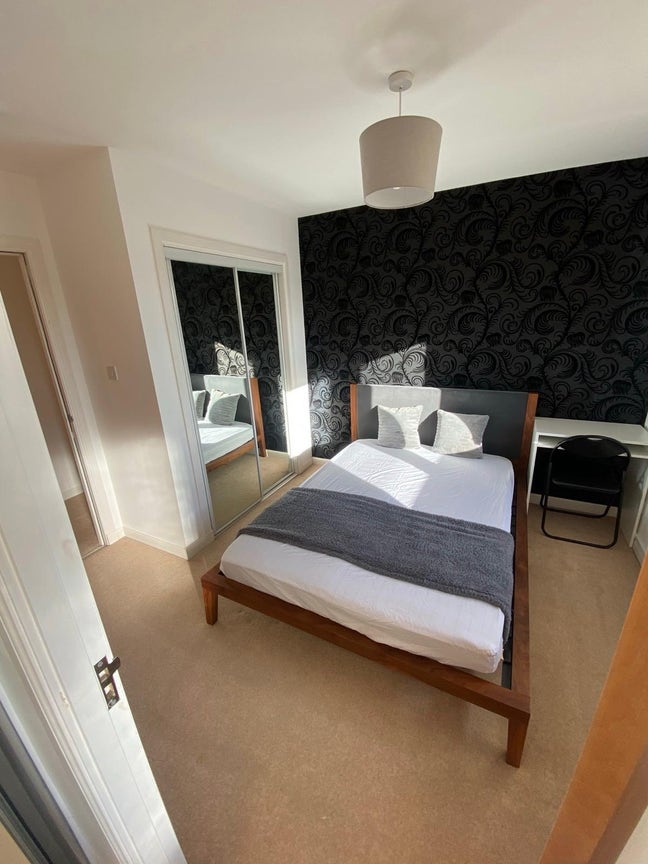 En-suite Double room in Seaside Penthouse  Main Photo